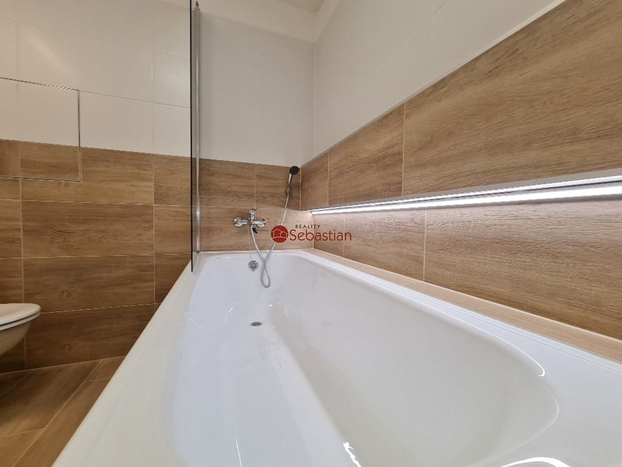 Pronájem bytu 3+kk 81 m² – fotografie 4