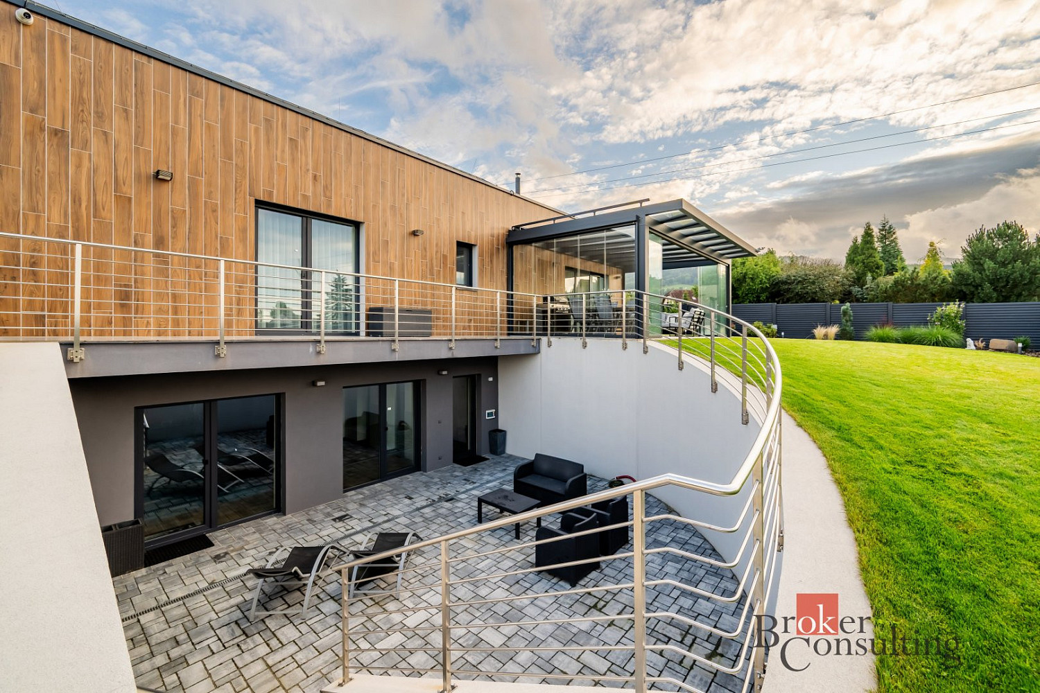 Prodej domu 333 m² s pozemkem 1 002 m² – fotografie 3