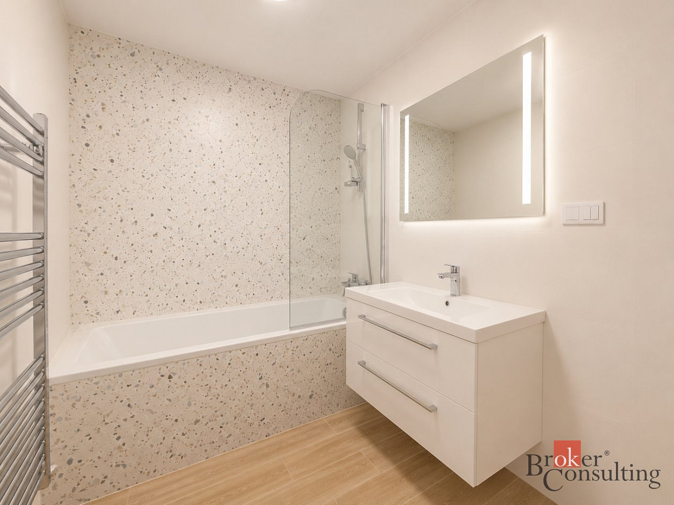 Pronájem bytu 2+kk 62 m² - Widok 3