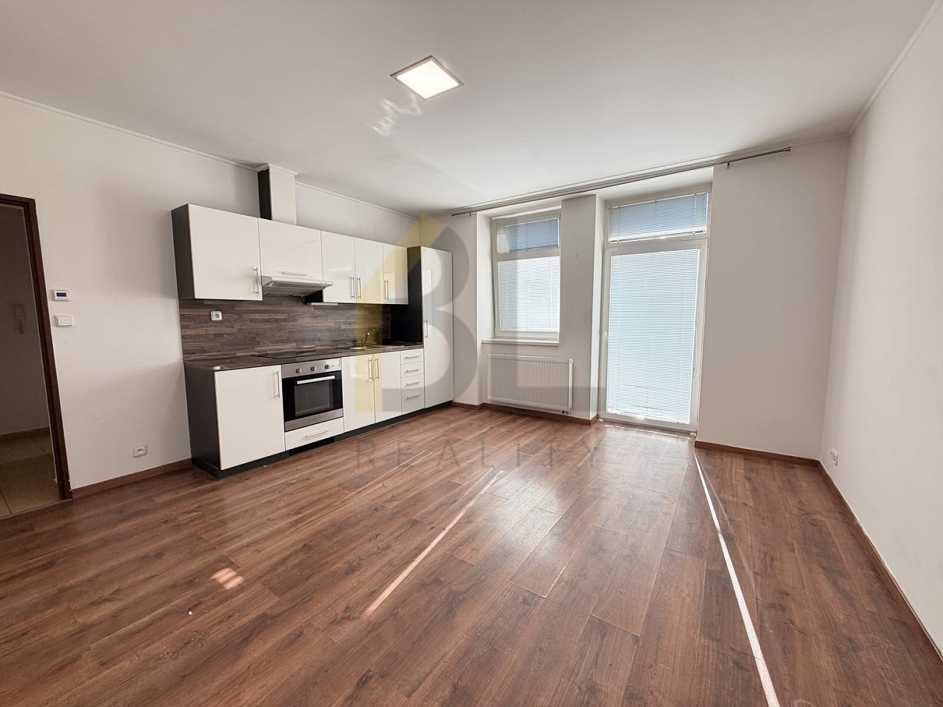 Pronájem bytu 1+kk 35 m² – fotografie 2