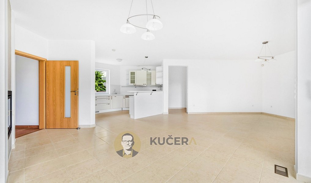 Prodej domu 488 m² s pozemkem 1 376 m², Jesenice – náhled fotky 7