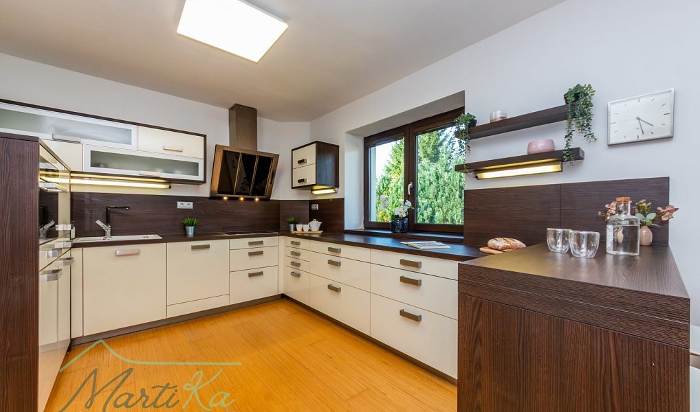 Prodej domu 216 m² s pozemkem 896 m², Nový Knín – náhled fotky 2