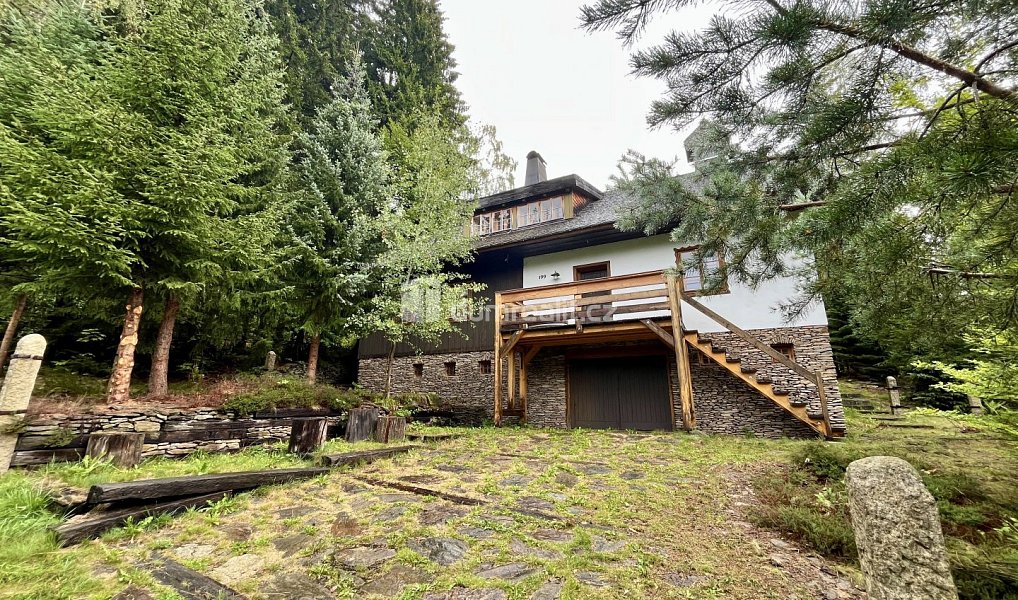 Prodej domu 300 m² s pozemkem 1 292 m², Železná Ruda – náhled fotky 2