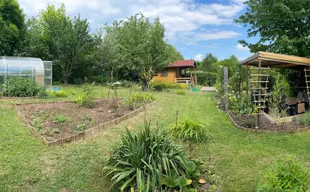 Pronájem zahrady 359 m², K Brnkám, Praha 8 - Dolní Chabry