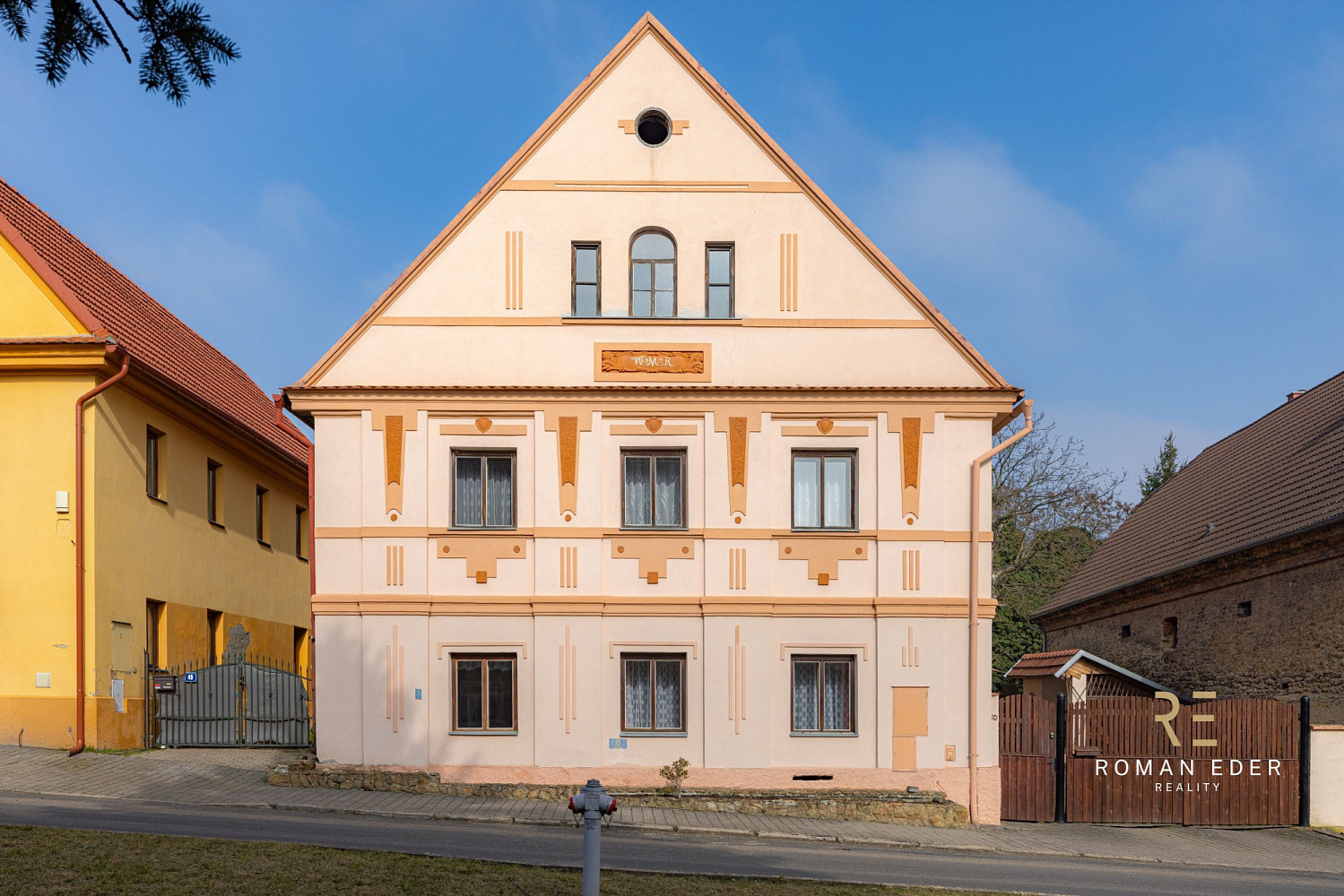 Prodej domu 495 m² s pozemkem 4 885 m²
