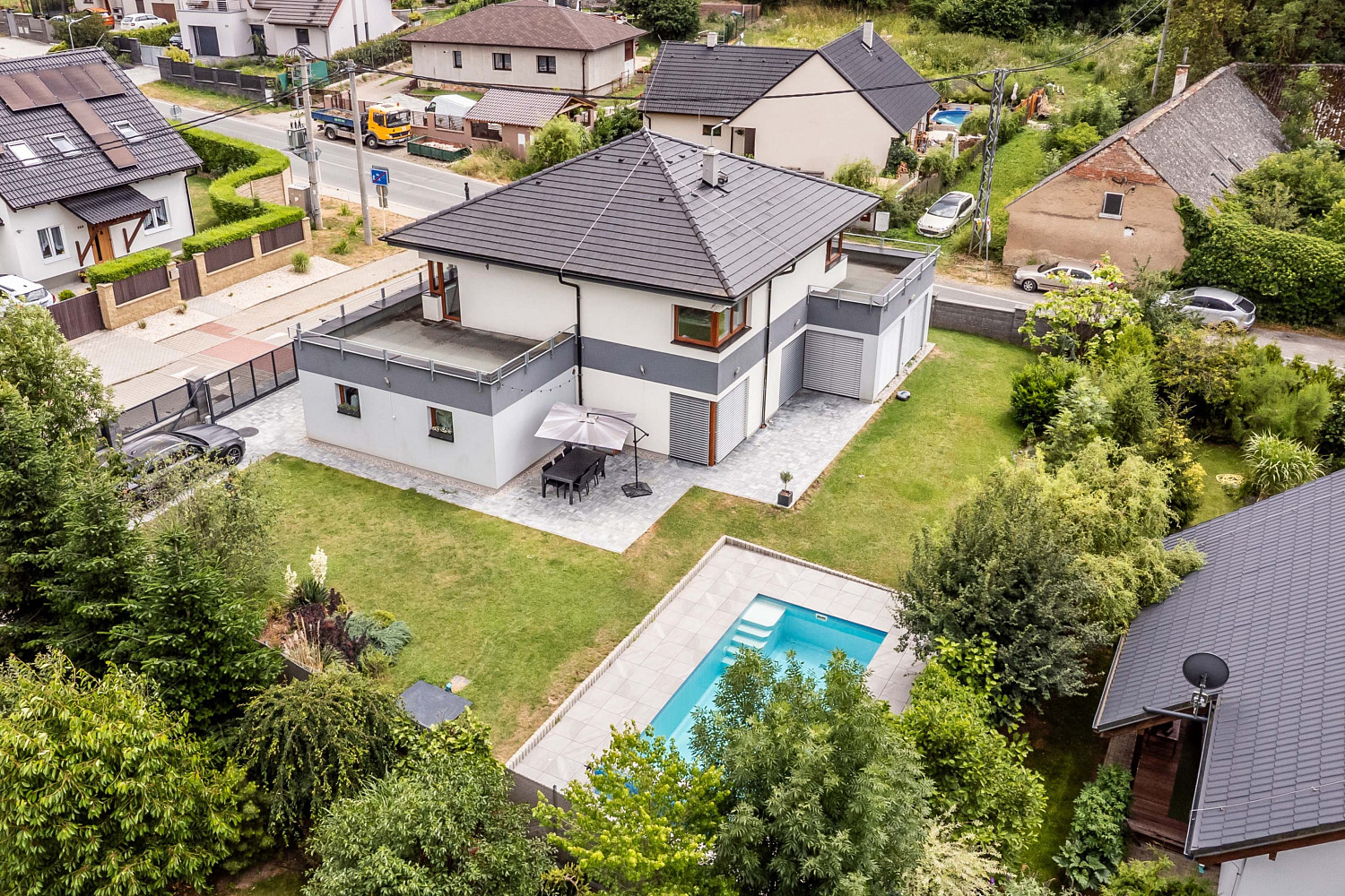 Prodej domu 229 m² s pozemkem 777 m² – fotografie 2