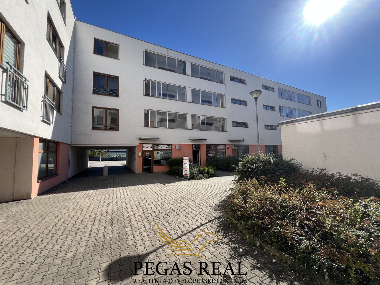 Pronájem obchodních prostor 52 m²