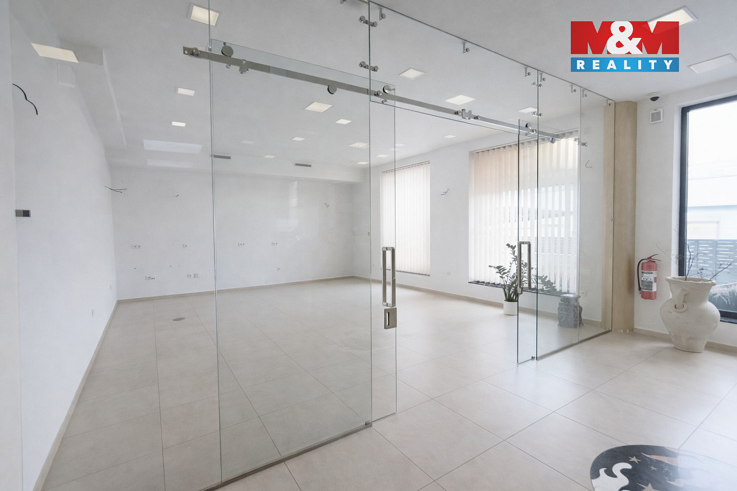 Pronájem obchodních prostor 38 m² — photo 3