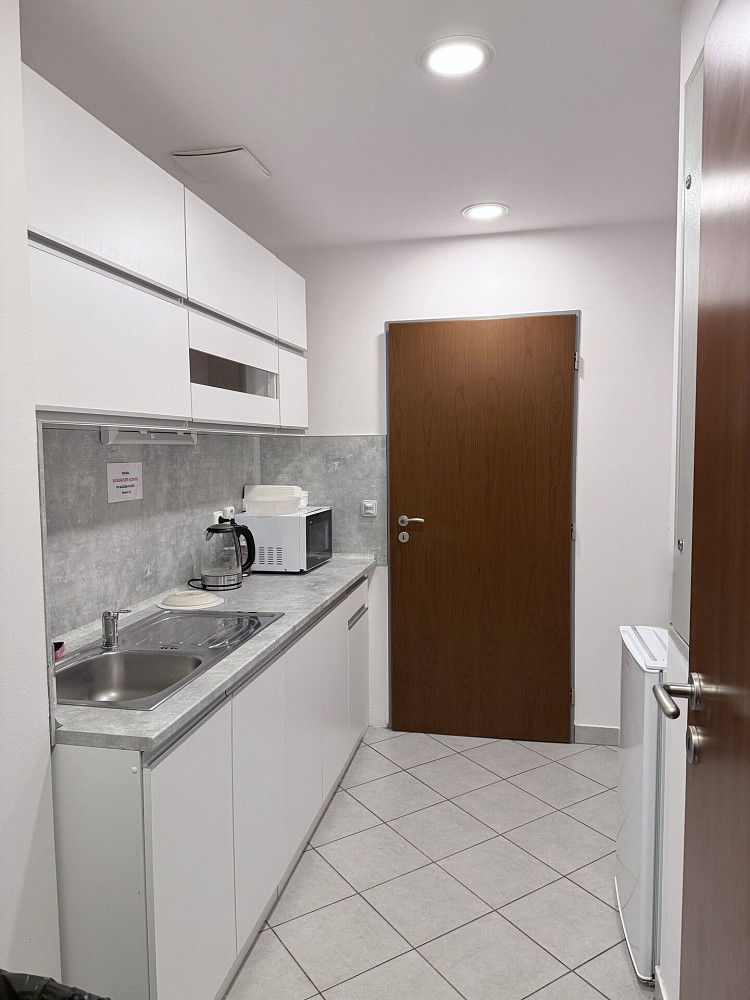 Pronájem kanceláře 97 m² – pohled 4