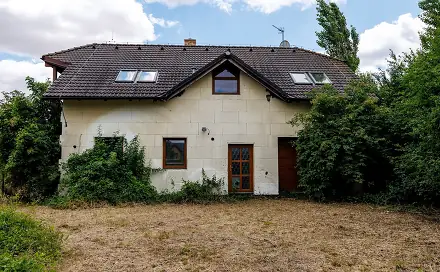 Dražba domu 206 m² s pozemkem 1 400 m², Lesní, Cvrčovice, okres Kladno
