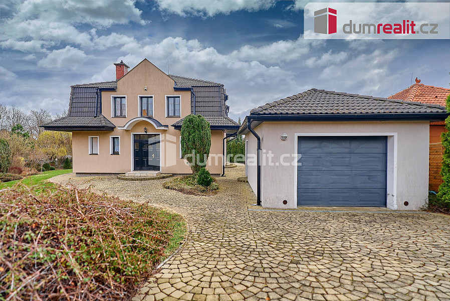 Prodej domu 194 m² s pozemkem 956 m²