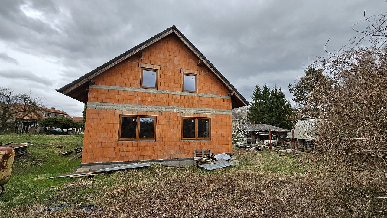 Prodej domu 214 m² s pozemkem 863 m² – fotografie 2