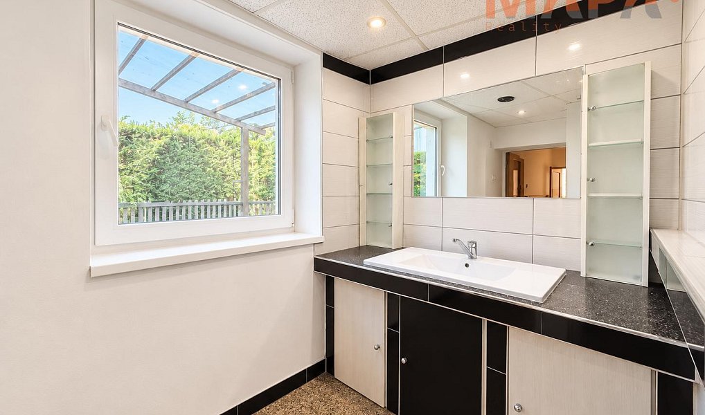 Prodej domu 306 m² s pozemkem 697 m², Jirkov – náhled fotky 12