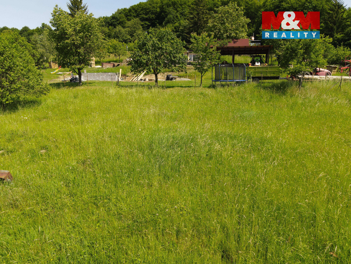 Prodej stavebního pozemku 1 932 m² – pohled 5