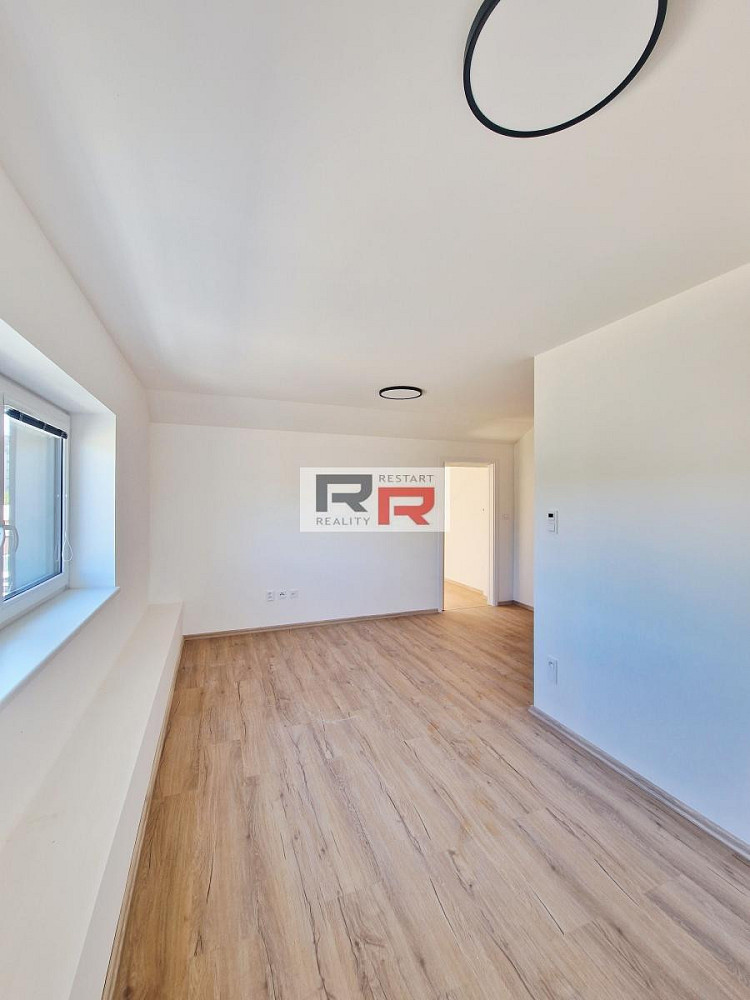 Pronájem bytu 2+kk 45 m² – fotografie 4