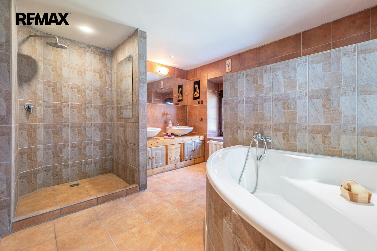 Prodej komerčního objektu (jiného typu) 192 m² – fotografie 3
