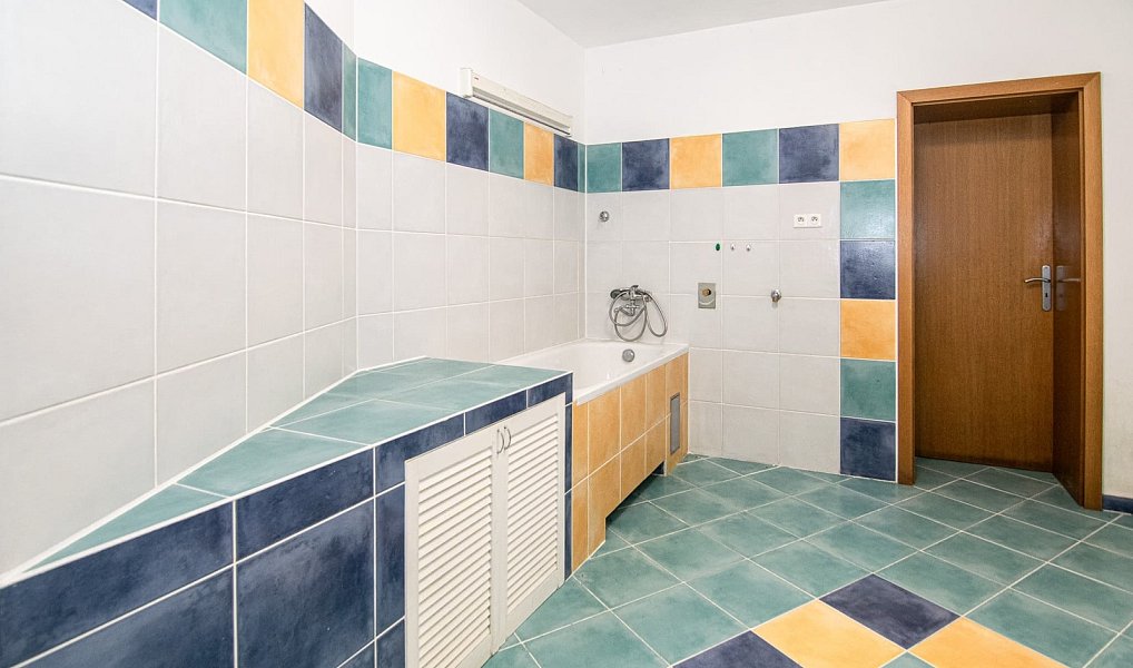 Prodej domu 560 m² s pozemkem 2 497 m², Černošice – náhled fotky 35