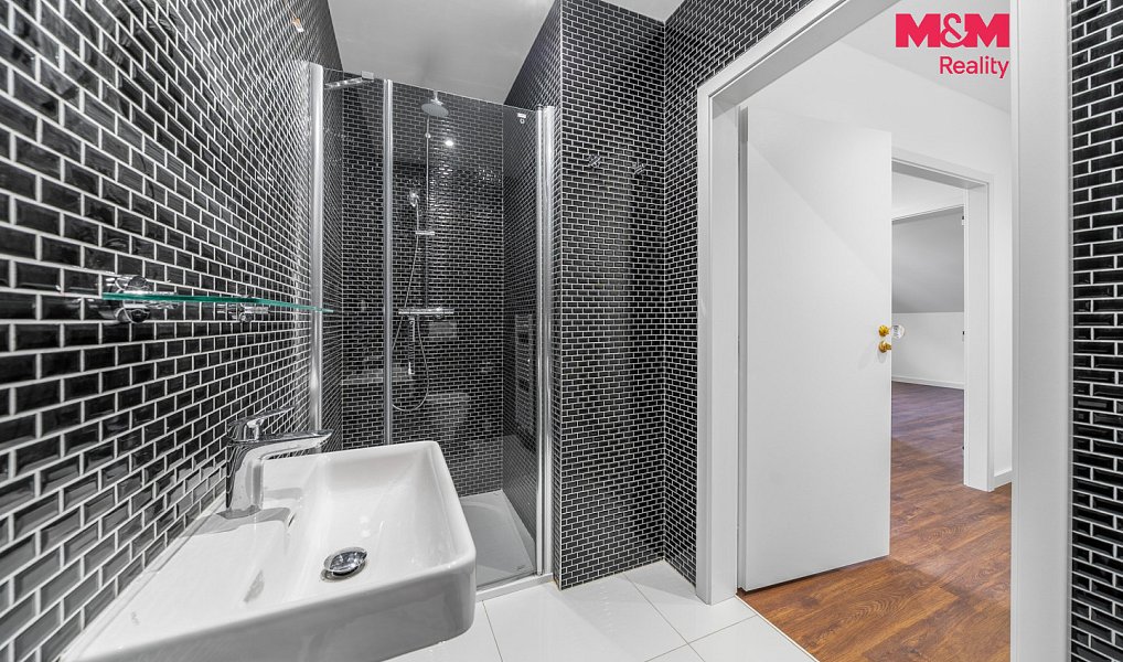 Prodej domu 486 m² s pozemkem 1 076 m², Dalovice – náhled fotky 8
