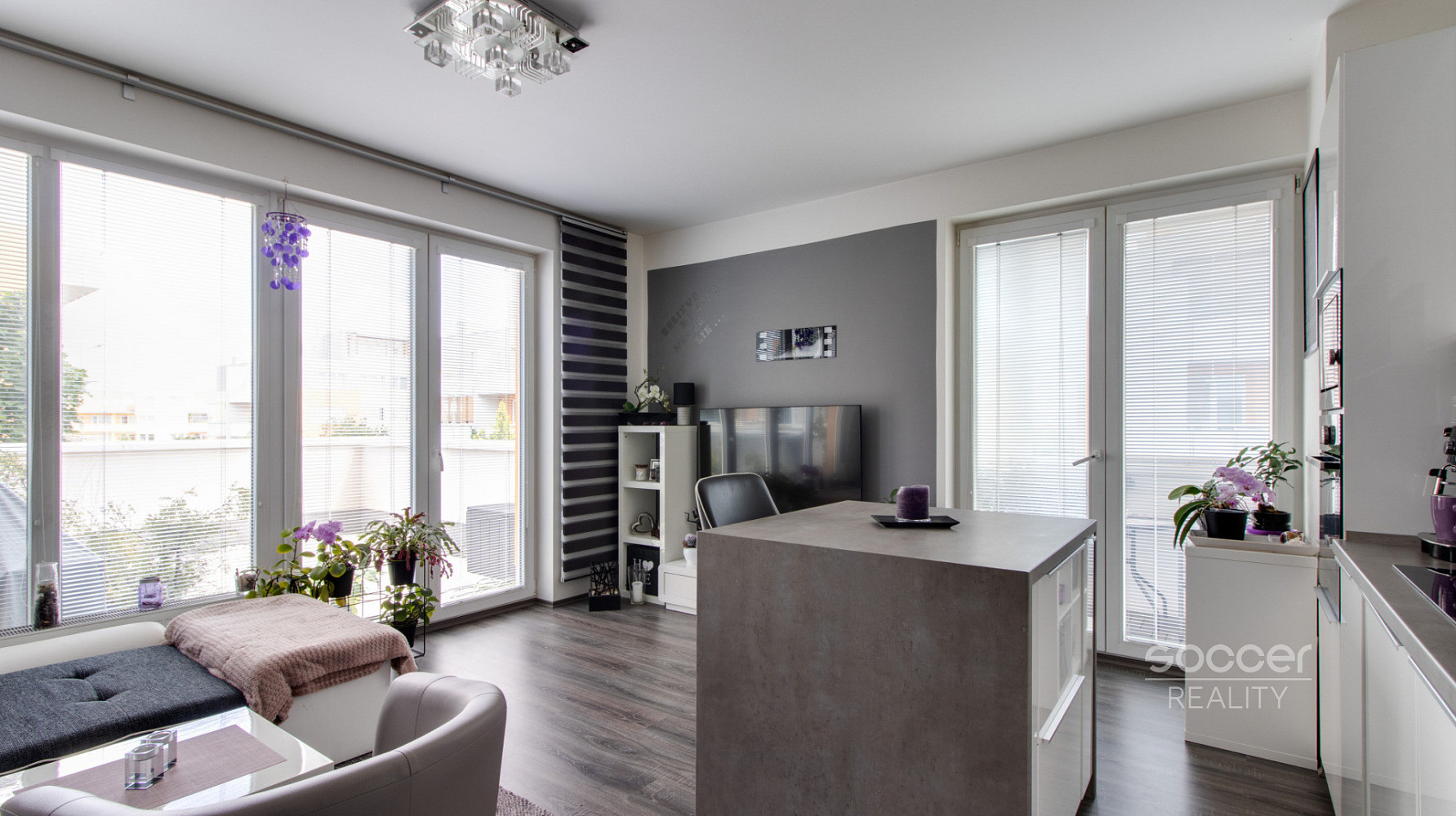 Pronájem bytu 2+kk 41 m² – fotografie 3