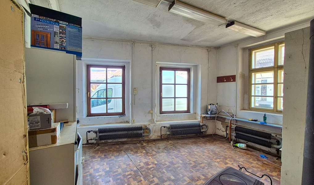 Prodej výrobních prostor 1 980 m², Kasejovice – náhled fotky 8