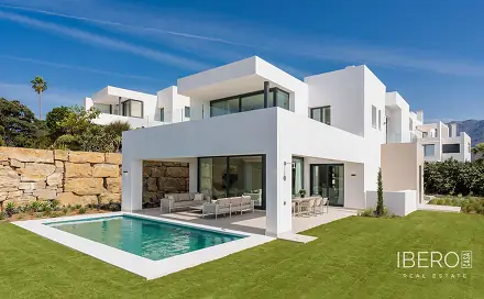 Prodej domu 226 m² s pozemkem 756 m², Estepona, Španělsko