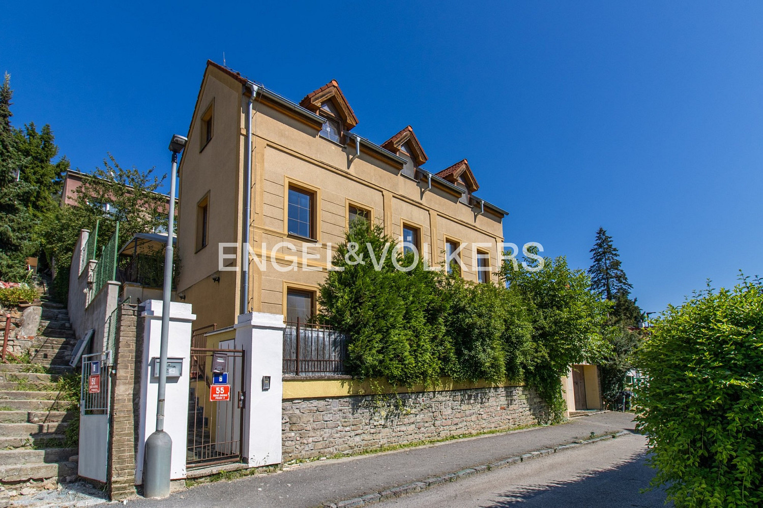 Prodej domu 278 m² s pozemkem 440 m²