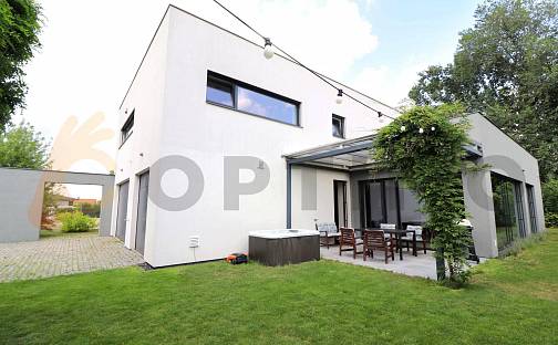 Prodej domu 332 m² s pozemkem 771 m², Počeradská, Praha 8 - Dolní Chabry