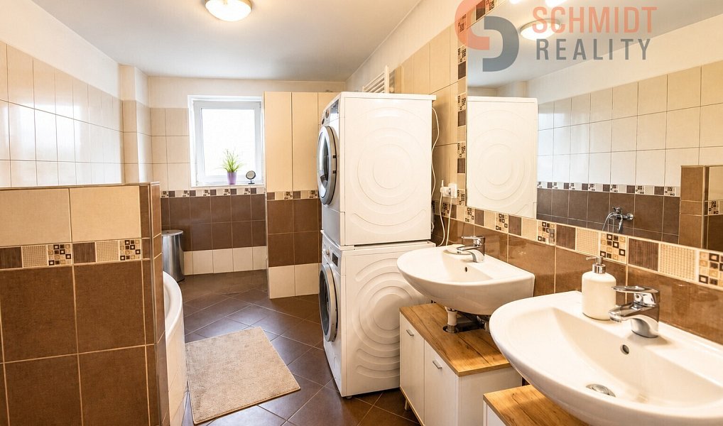 Prodej ubytovacího objektu 323 m², Bavory – náhled fotky 9
