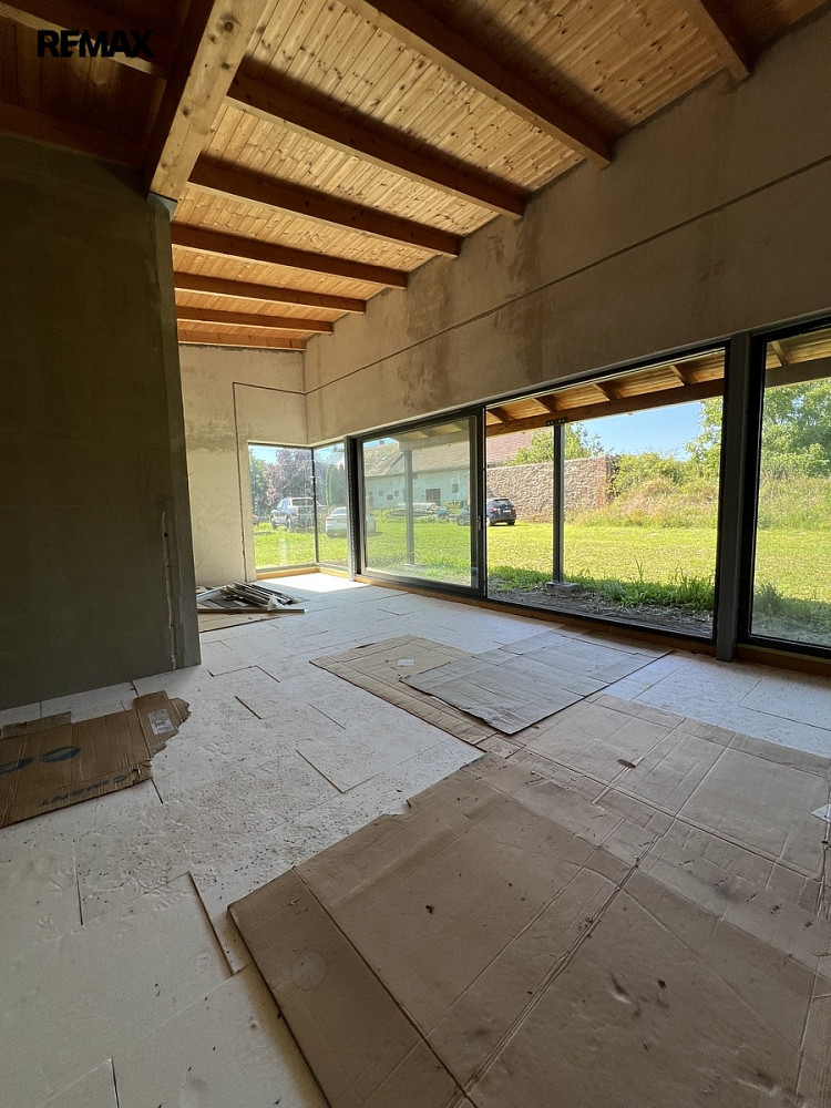 Prodej domu 200 m² s pozemkem 3 023 m² – pohled 3