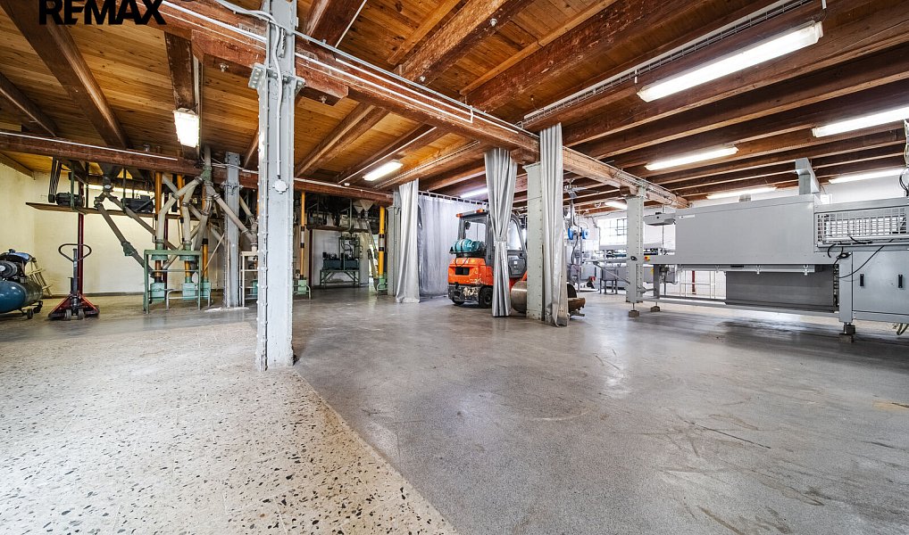 Prodej výrobních prostor 4 050 m², Pouzdřany – náhled fotky 20
