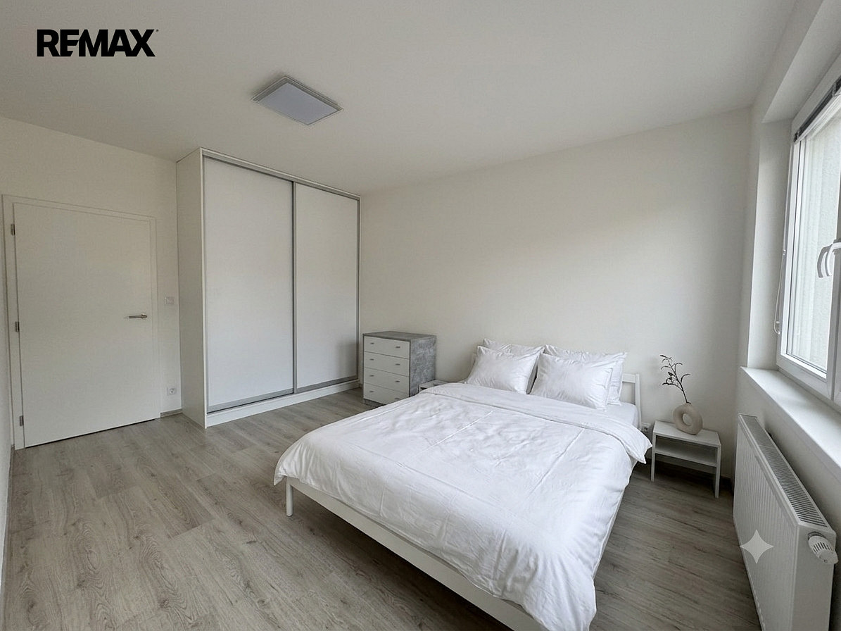 Pronájem bytu 2+kk 58 m² — photo 2