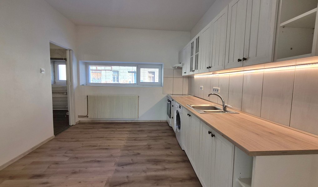 Prodej domu 420 m² s pozemkem 305 m², Beroun – náhled fotky 7