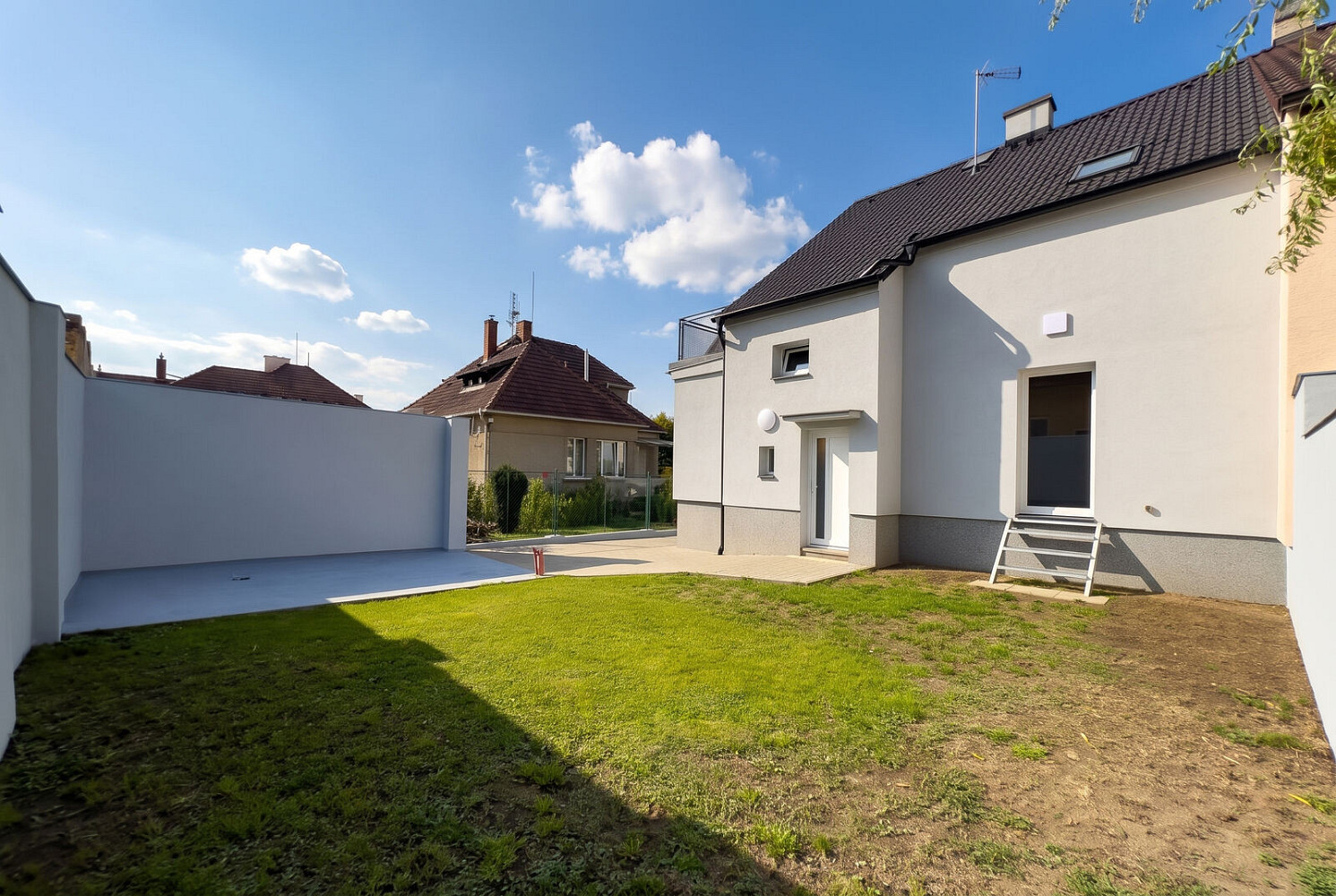 Prodej domu 133 m² s pozemkem 242 m² – fotografie 2