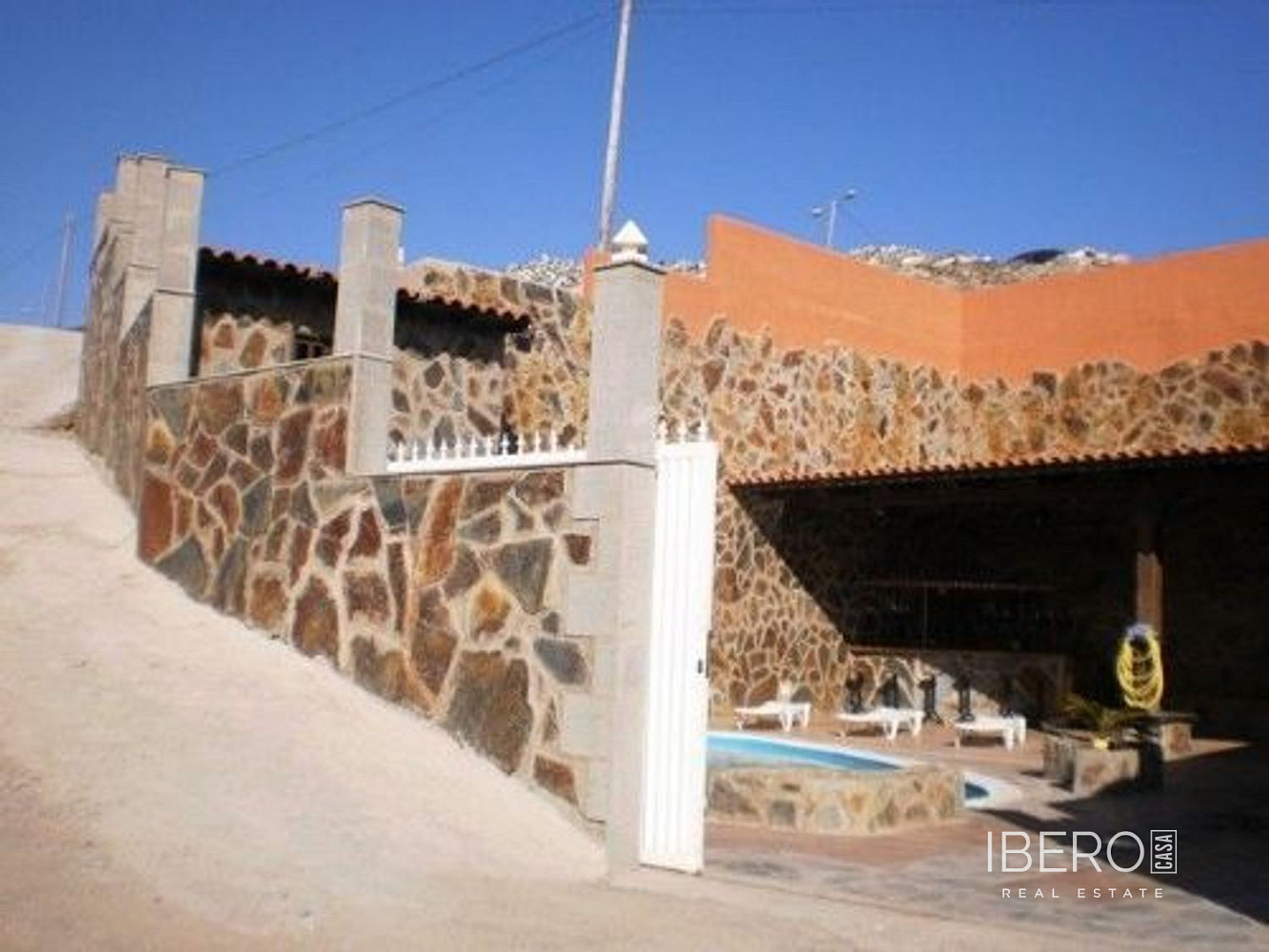 Prodej domu 240 m² s pozemkem 594 m²