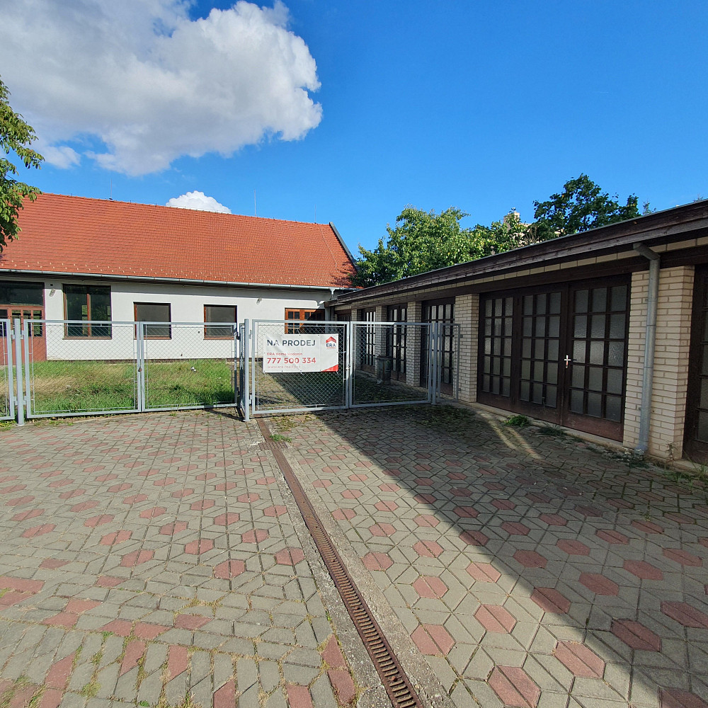 Prodej obchodních prostor 350 m² — photo 2
