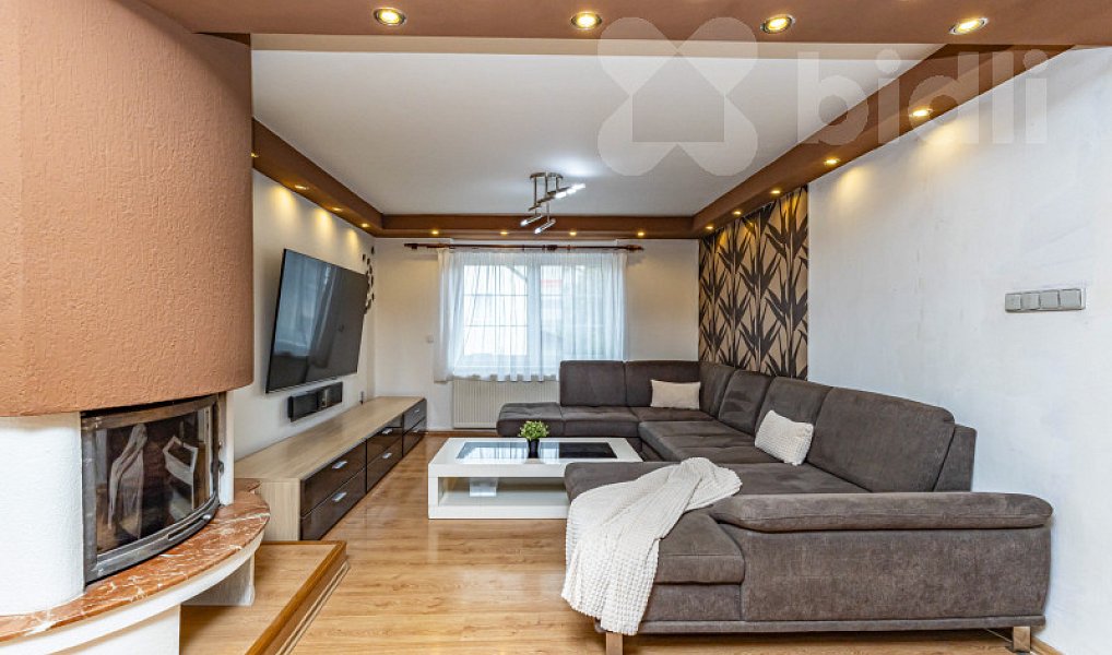 Prodej domu 285 m² s pozemkem 307 m², Jirkov – náhled fotky 3