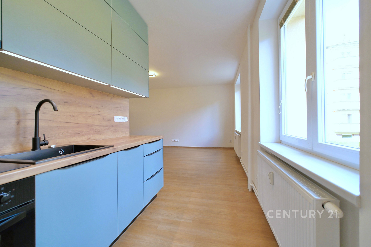 Pronájem bytu 2+kk (56m²) s balkonem - Vsetín, Benátky