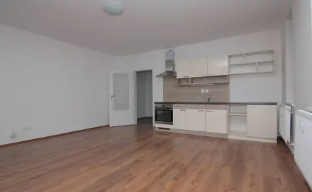 Pronájem bytu 1+kk 38 m², U hřiště, Velký Osek, okres Kolín