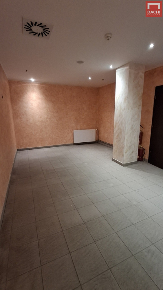 Pronájem komerčního objektu (jiného typu) 200 m² – fotografie 2