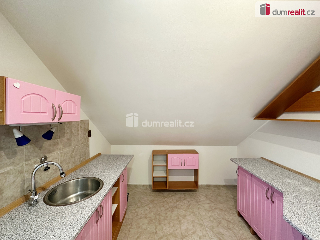 Pronájem bytu 2+1 65 m² – fotografie 3