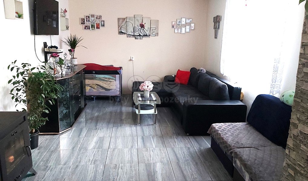 Prodej domu 150 m² s pozemkem 884 m², Kounov – náhled fotky 2