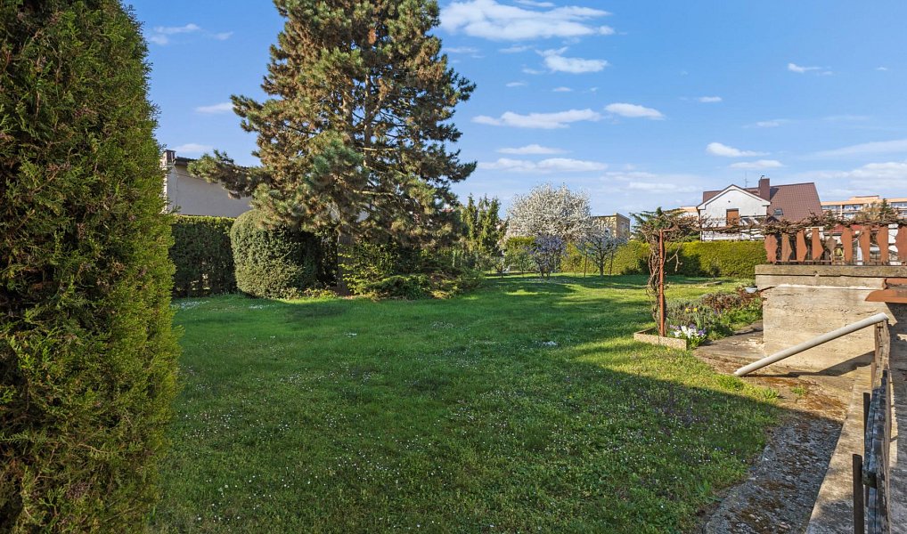 Prodej stavebního pozemku 600 m², Praha – náhled fotky 12