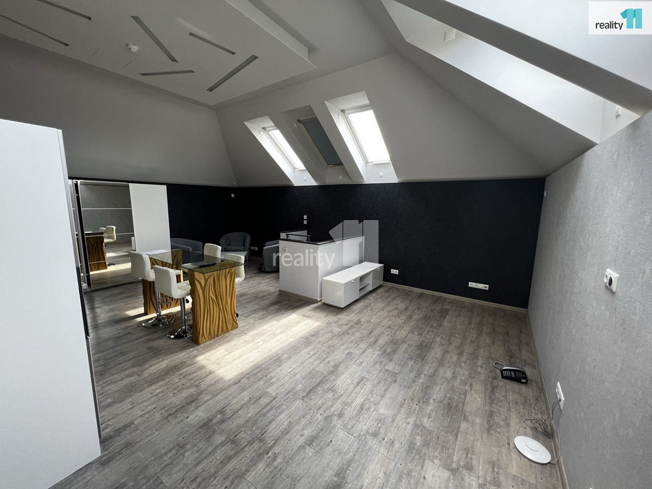 Pronájem kanceláře 61 m² — photo 2