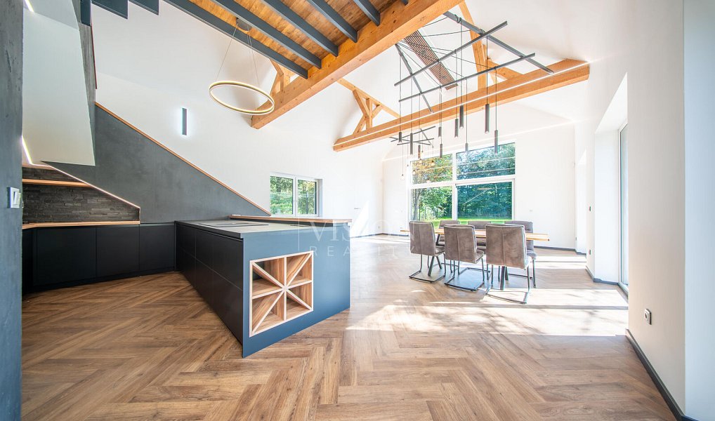 Prodej domu 272 m² s pozemkem 1 091 m², Kamenice – náhled fotky 2