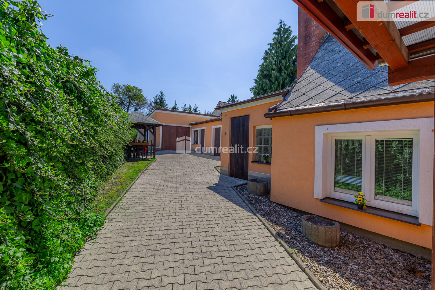 Prodej domu 130 m² s pozemkem 1 798 m² — photo 2