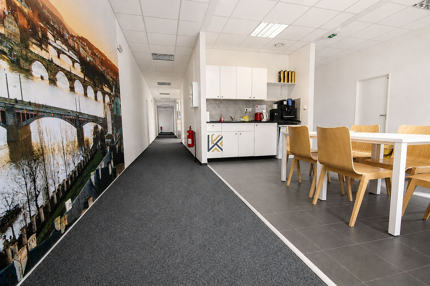 Pronájem kanceláře 714 m² — photo 4