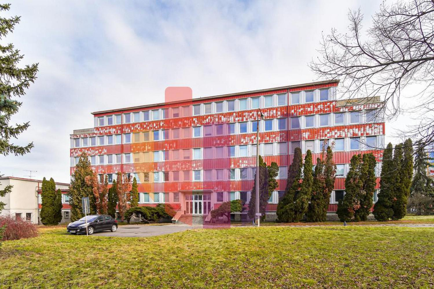 Pronájem kanceláře 270 m²