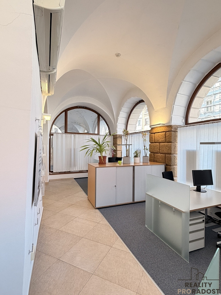 Pronájem kanceláře 205 m² – fotografie 3
