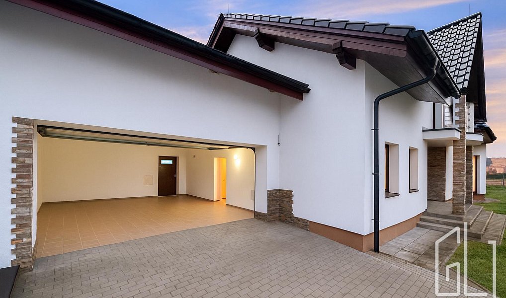 Prodej domu 317 m² s pozemkem 1 674 m², Trnová – náhled fotky 3