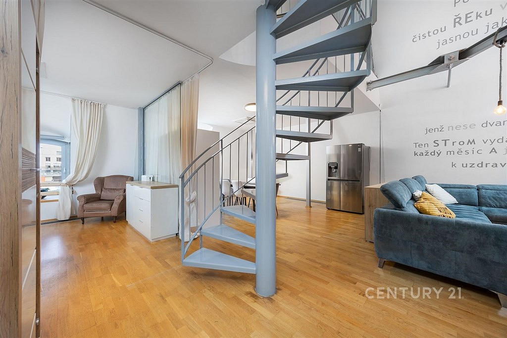 Pronájem bytu 1+kk 146 m² — photo 3